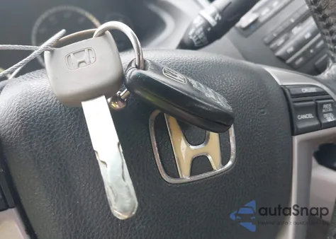 2008 Honda Accord 2.4 Ex-L z USA, uszkodzony, nr VIN 1HGCP268X8A108439